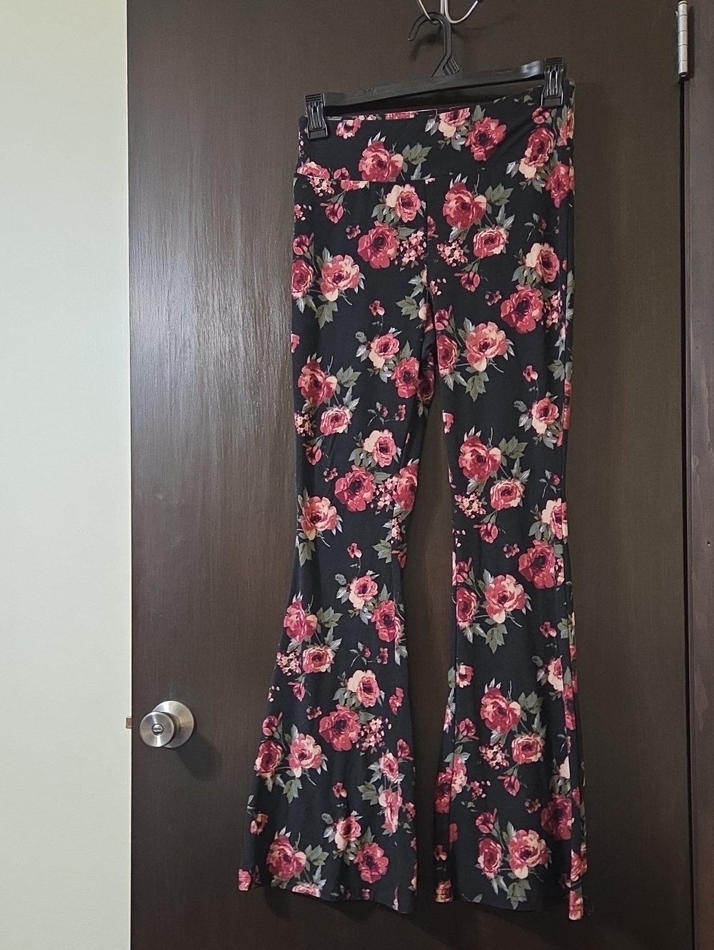 No Boundaries ladies velour black floral pants Large 11-13